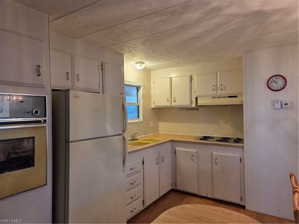 Bright, cheery kitchen with laminate flooring.