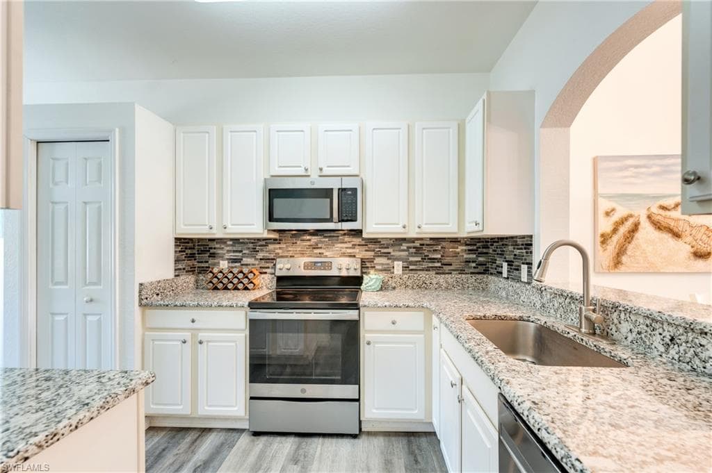 7863 Lake Sawgrass LOOP 5512 photo 20 of 50