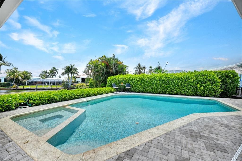 Beautiful blue Pool with New Heater