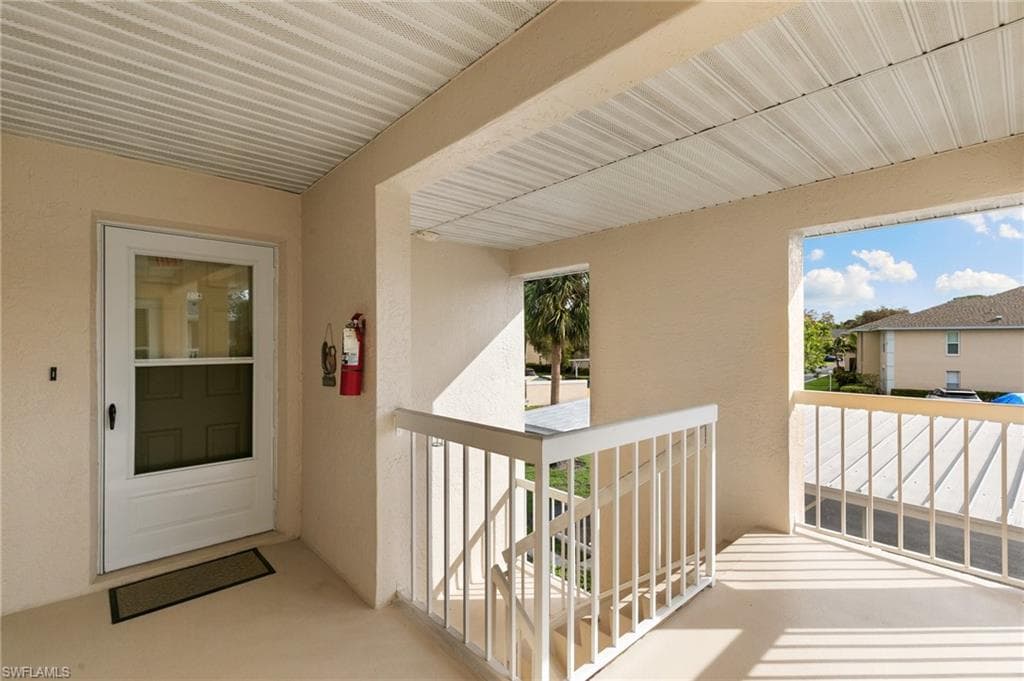 685 Squire CIR 204 photo 4 of 32
