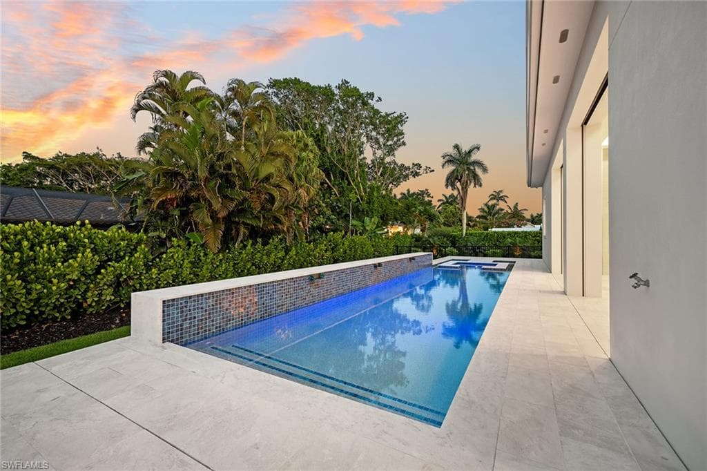 623 Park Shore DR photo 45 of 50