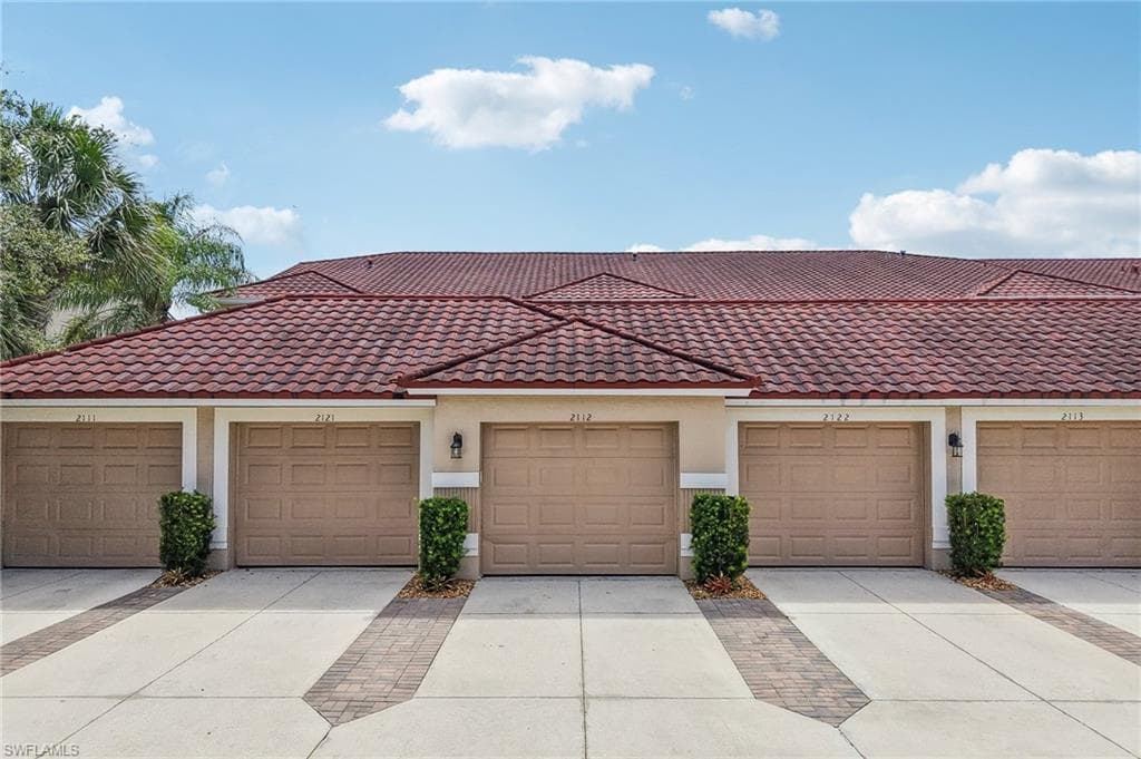 2810 Cypress Trace CIR 2112 photo 12 of 50