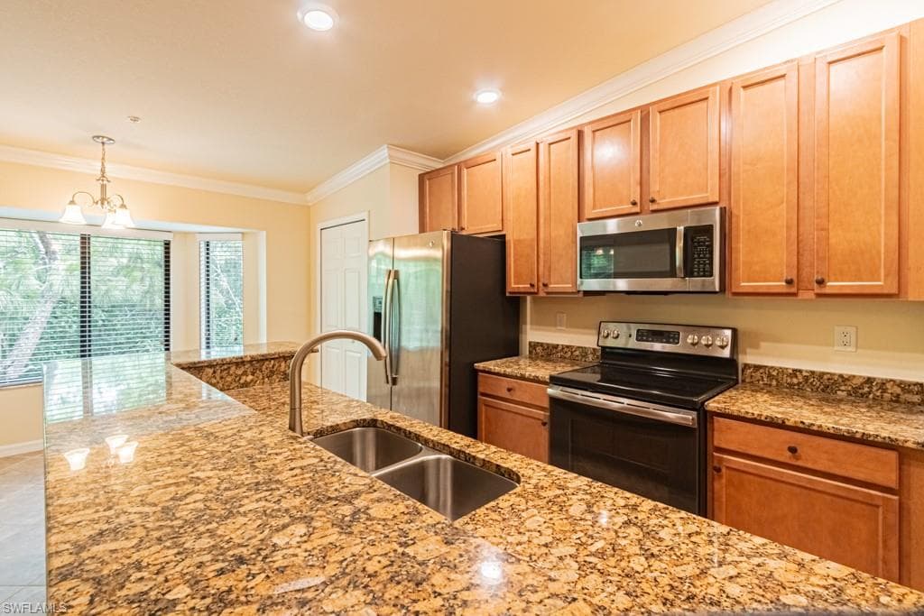 13761 Julias WAY 323 photo 3 of 27