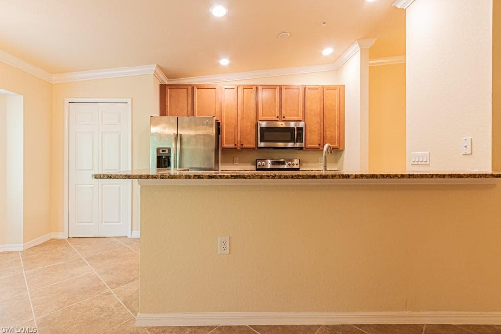 13761 Julias WAY 323 photo 5 of 27