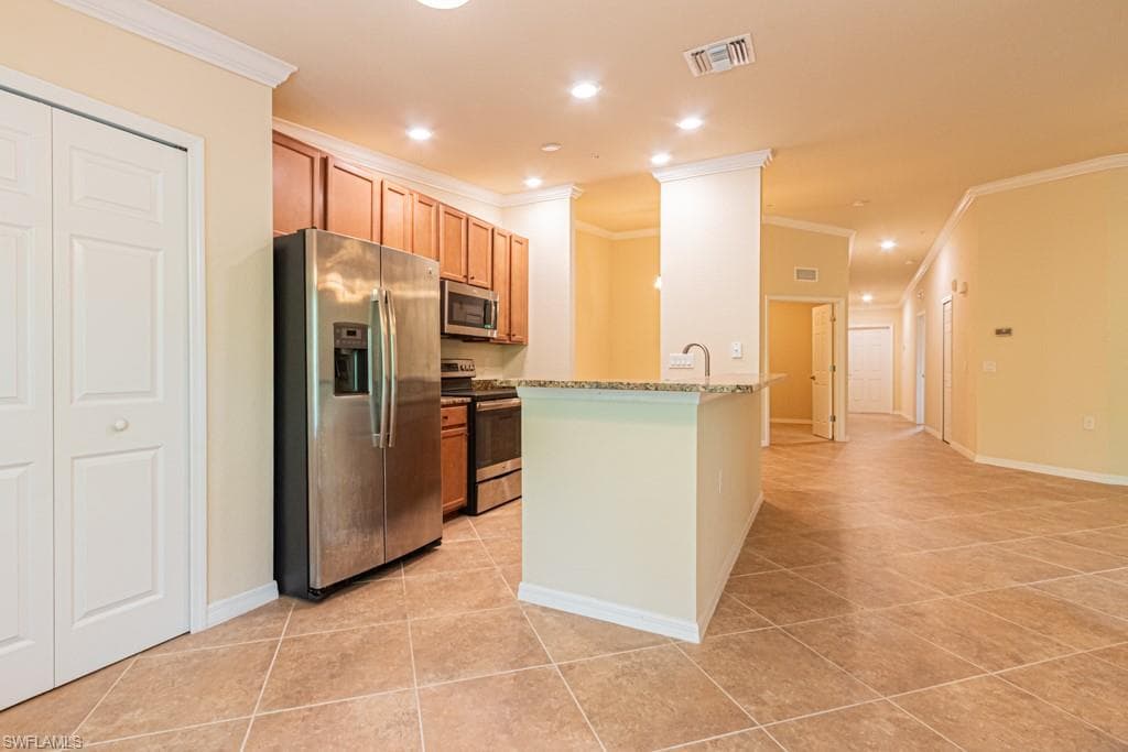 13761 Julias WAY 323 photo 4 of 27