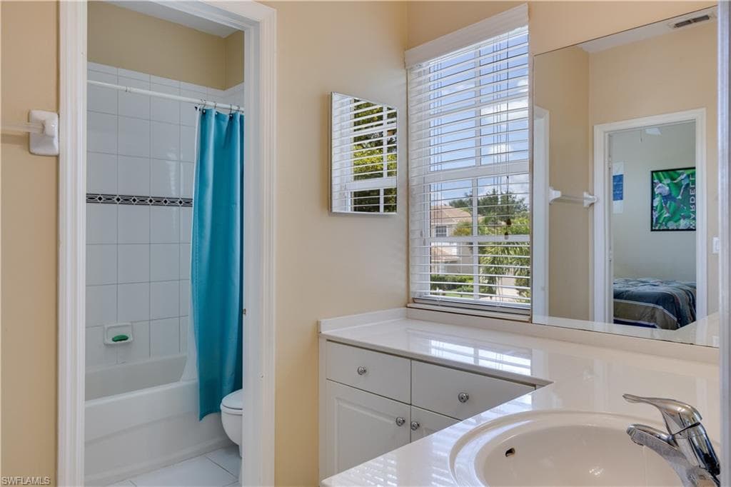 Guest Bathroom upstairs