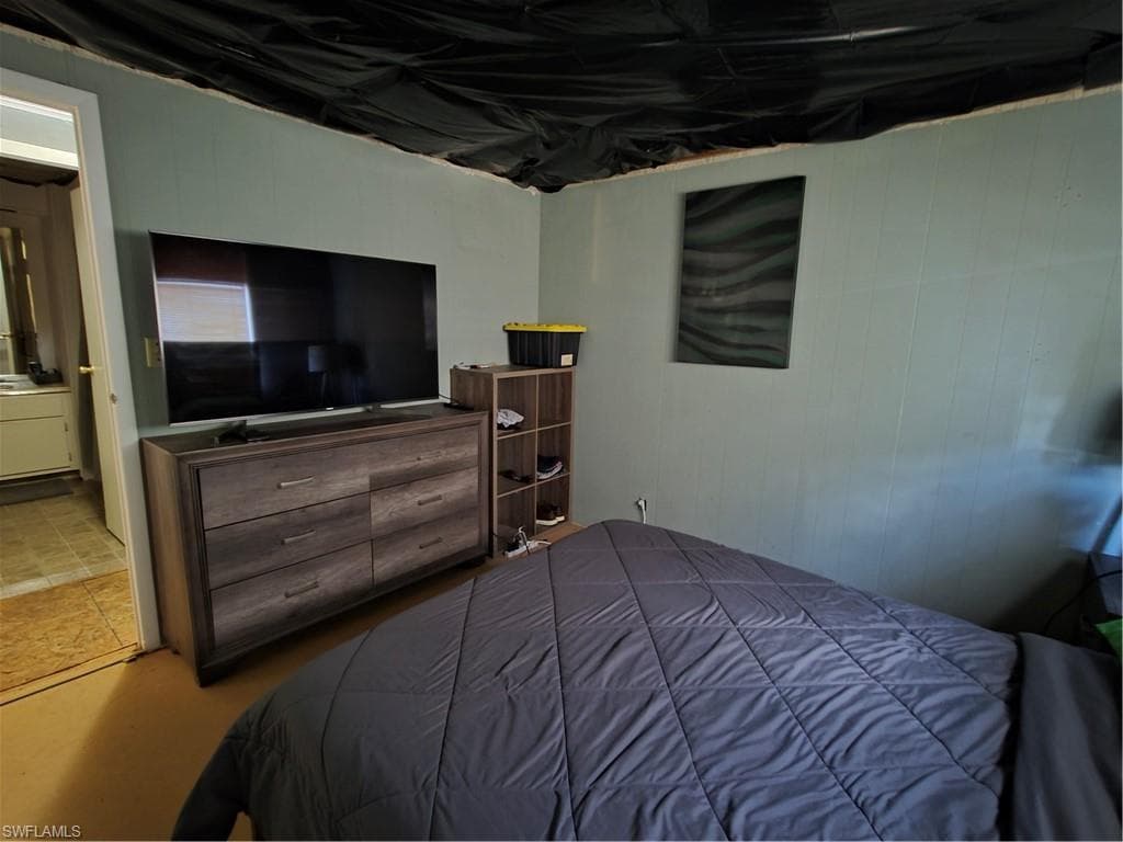 Guest bedroom