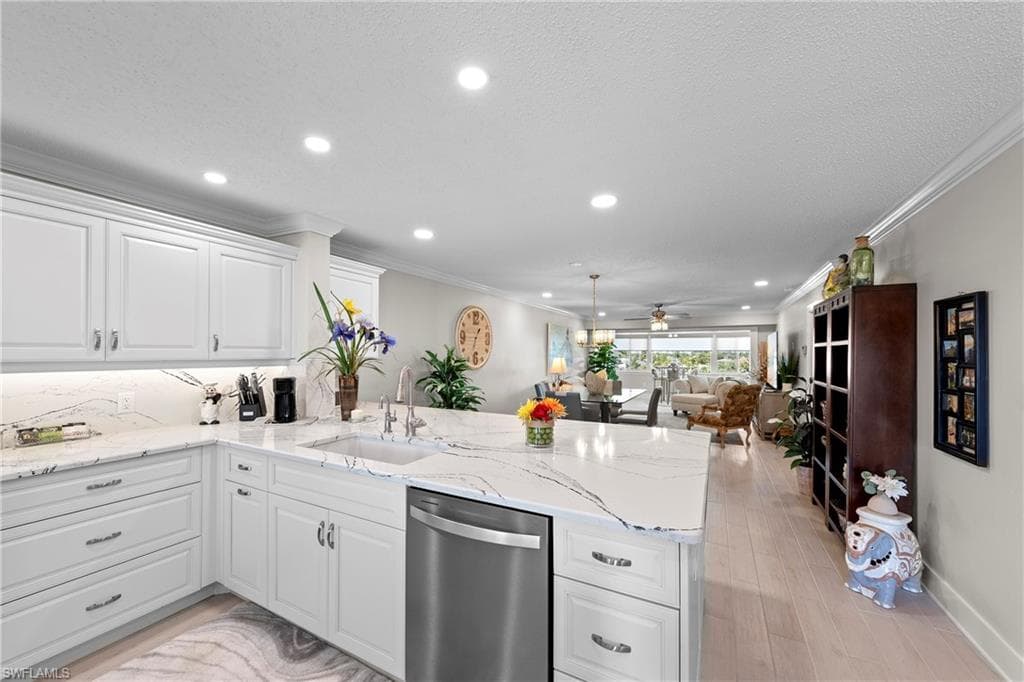 4309 Mariner WAY 405 photo 15 of 47