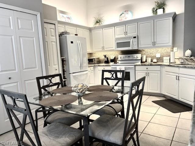Windowed Eat-In Kitchen