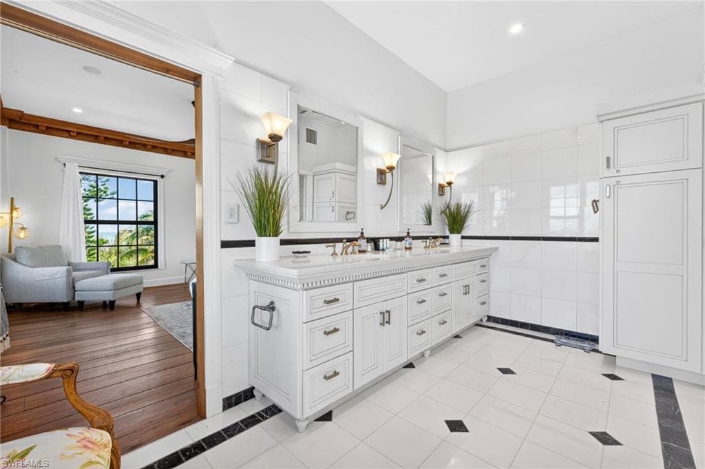 17201 Captiva DR photo 23 of 50