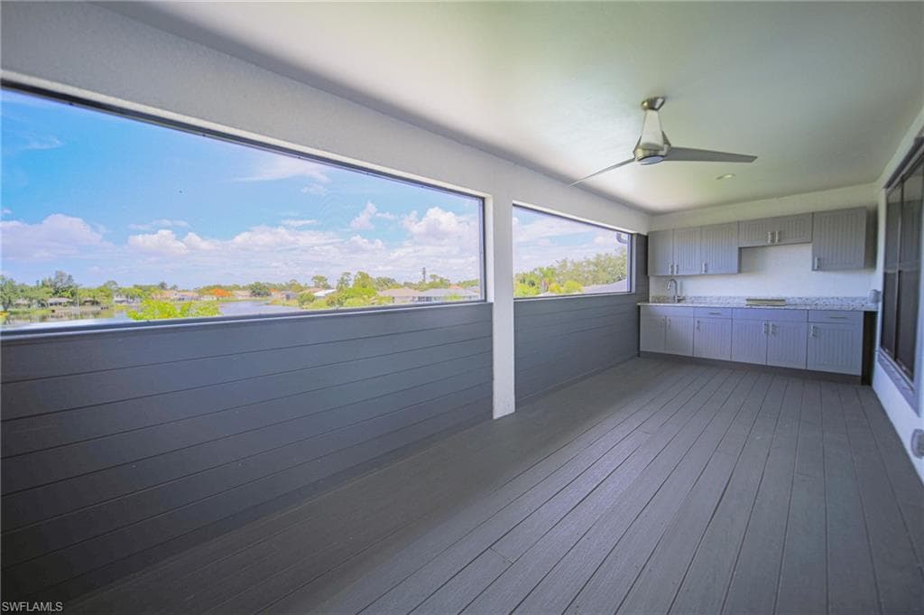 Screen balcony