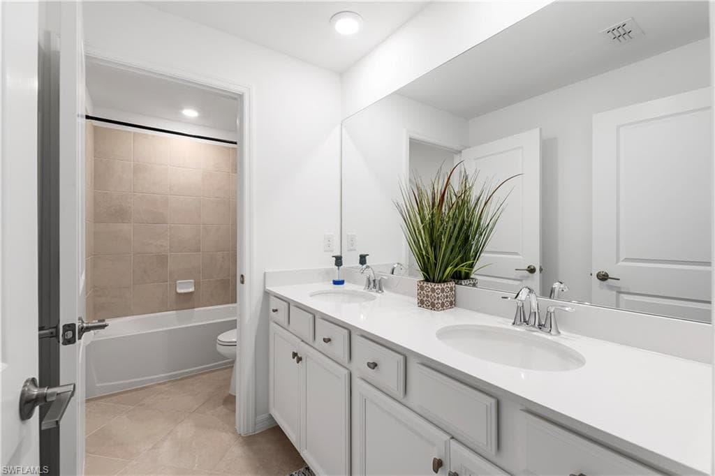 2nd Floor Bathroom