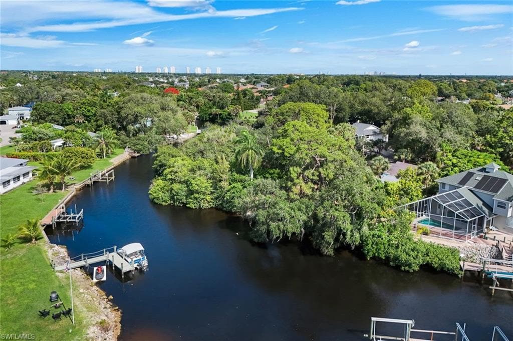 MINUTES to downtown Bonita Springs!