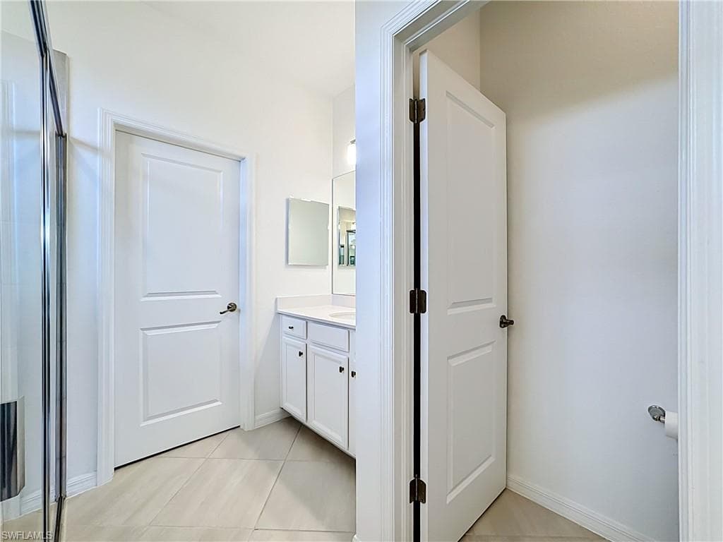 2558 Vine AVE photo 32 of 47