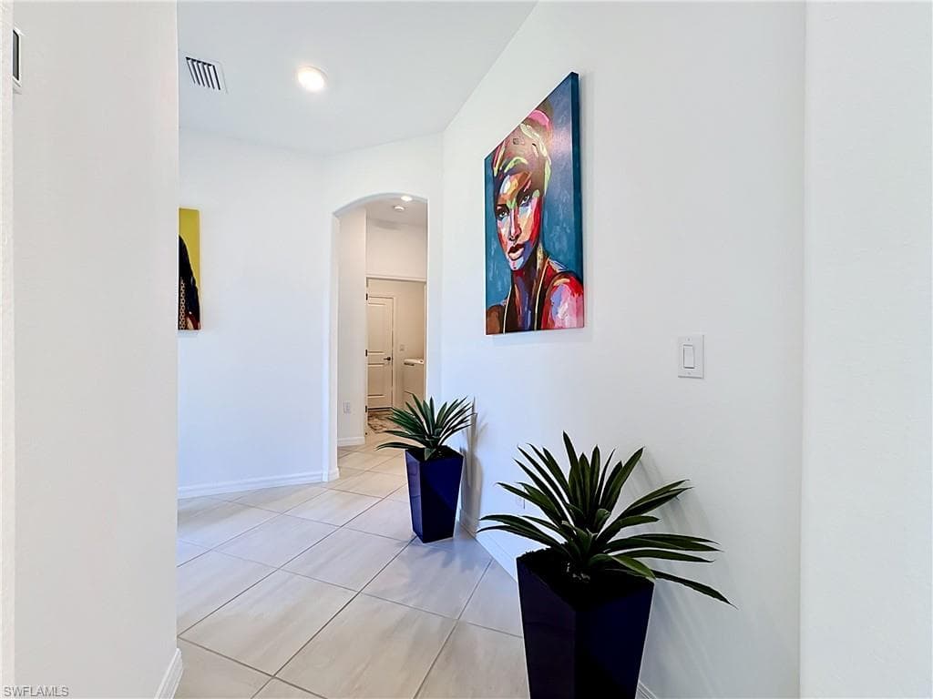 2558 Vine AVE photo 14 of 47