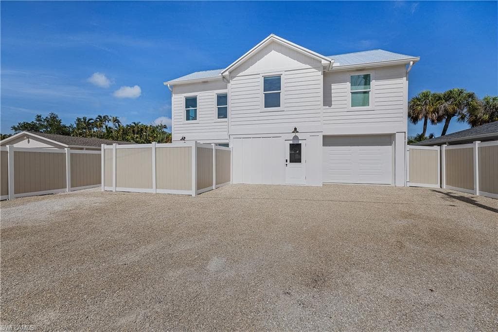 2551 Tamarind ST photo 1 of 31