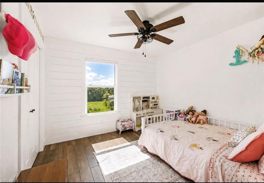 2551 Tamarind ST photo 9 of 31