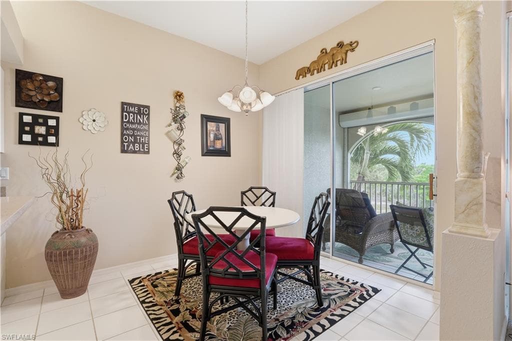 Informal dining, just off the kitchen - with a VIEW!