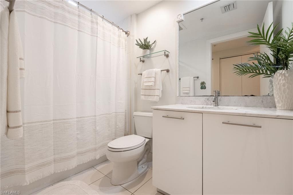 Hall Full Bathroom