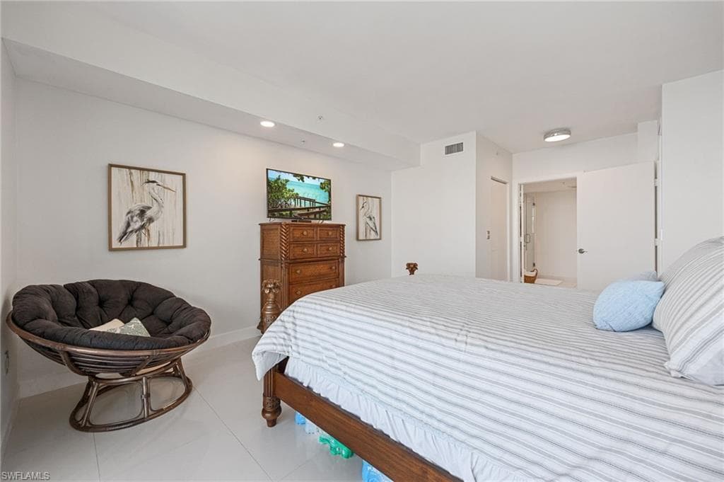Primary offer a custome walk-in closet