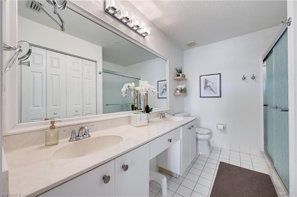 6650 Huntington Lakes CIR 102 photo 16 of 19