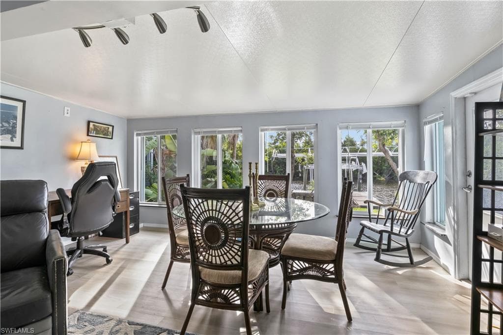 Spacious living & dining rooms create an ideal setting for entertaining family & friends while enjoying the beauty of Florida waterfront living