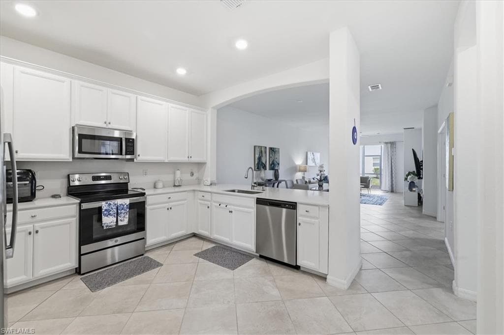 2636 Vine AVE photo 9 of 35
