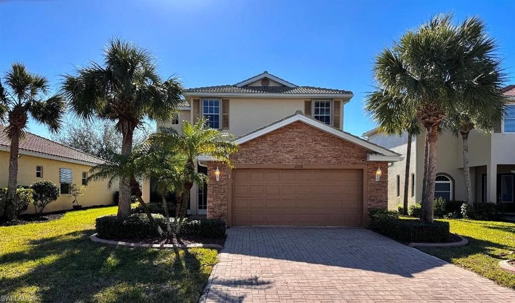 View of front facade with a garage and a front yard