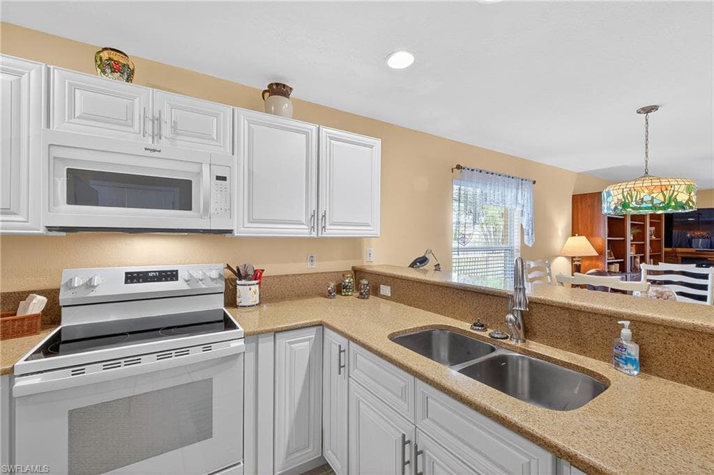 12835 Oakpointe CIR photo 7 of 32
