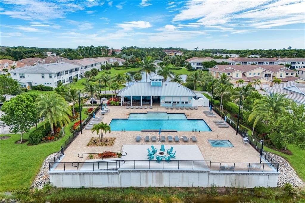 Community pool & spa
