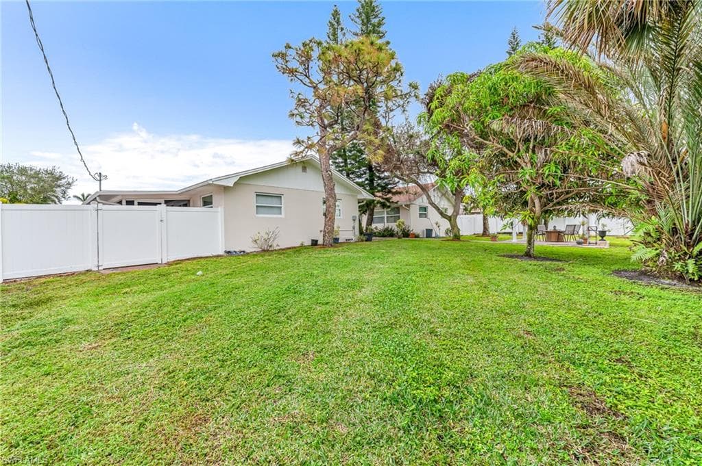Extremely large backyard, with room for a Pool