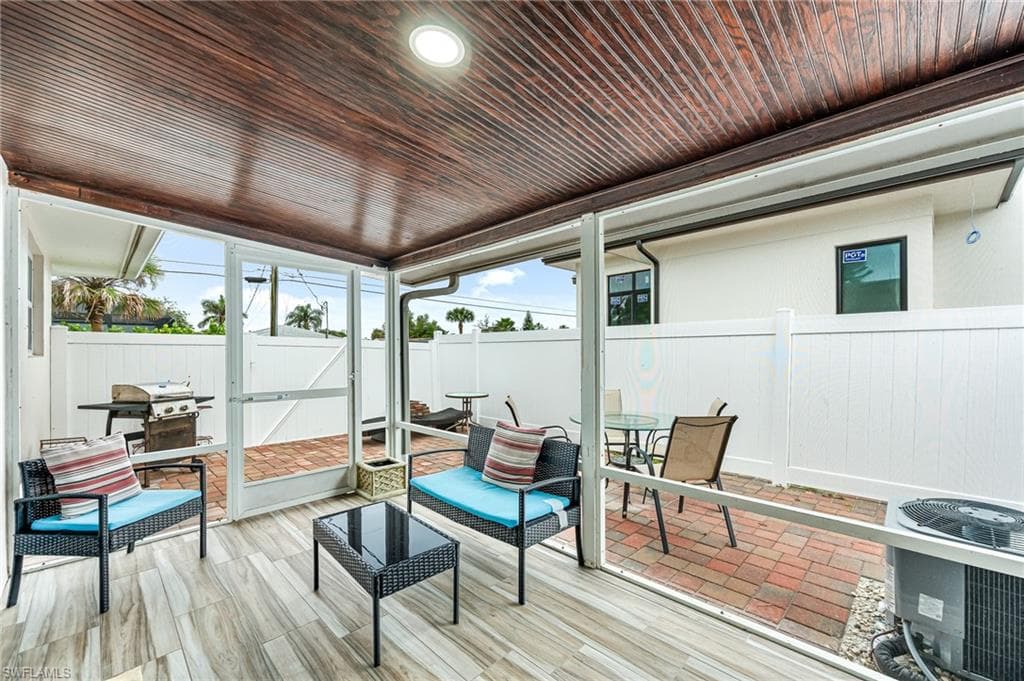 Screened lanai, washer-dryer and patio