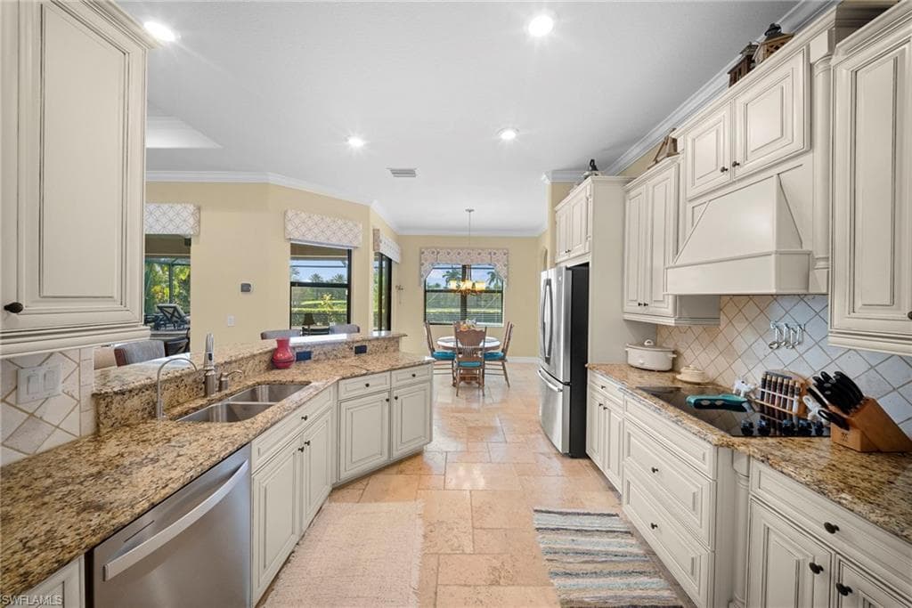 Kichen w/ Breakfast Nook