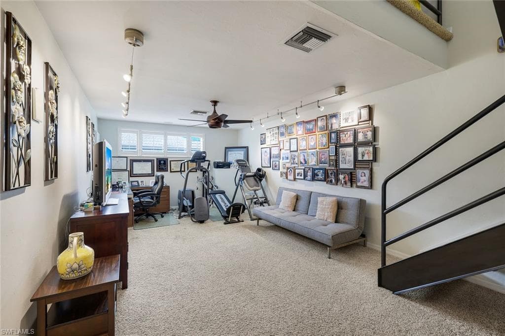 Huge Den- 24'x12'- Hurricane Windows, Fantastic Room for Work or Fun!