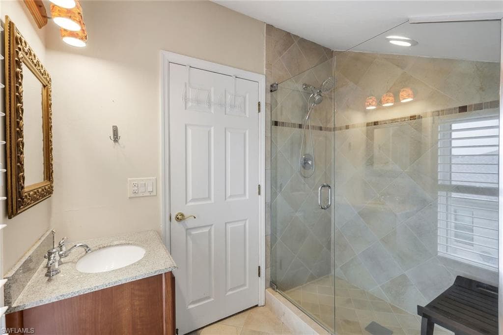 Loft Private Full Bath- Large Step In Tiled Shower, Natural Lighting