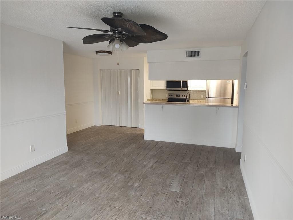 5311 Summerlin RD 1109 photo 6 of 9