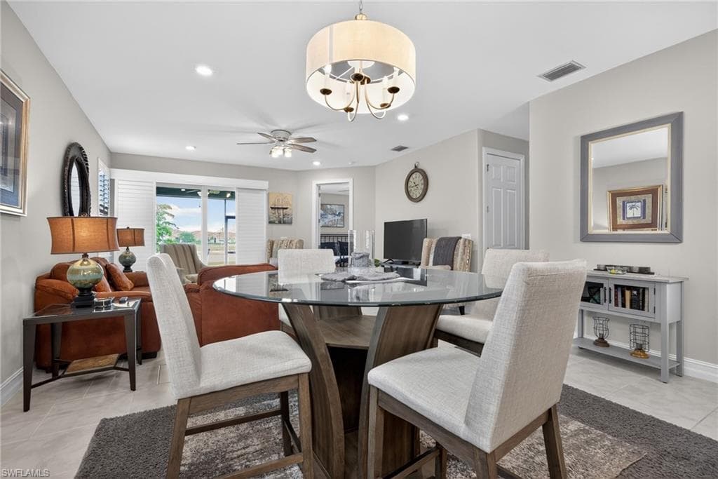 Overlooking Living area and Lake