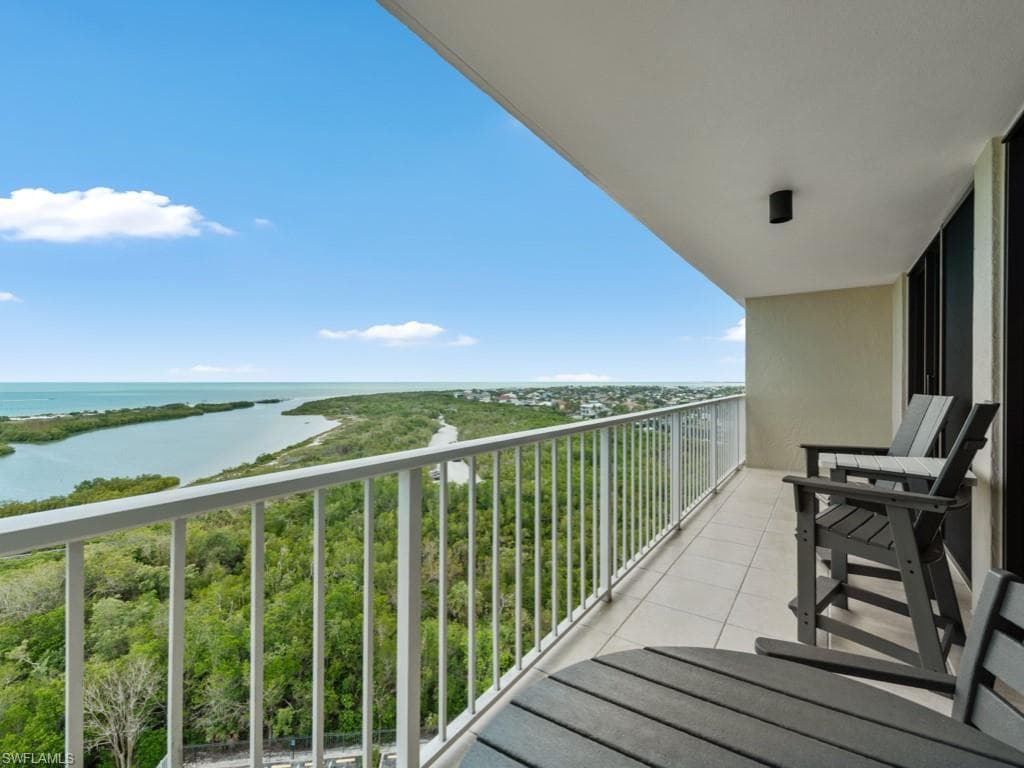 440 Seaview CT 1502 photo 1 of 16