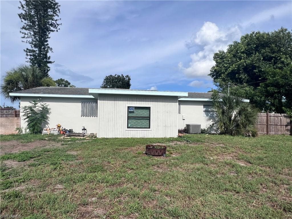 Back yard showing enclosed Florida room
