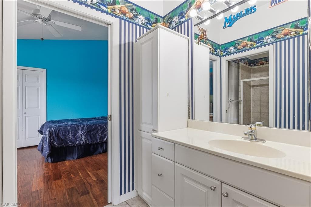 Jack-N-Jill Guest Bath
