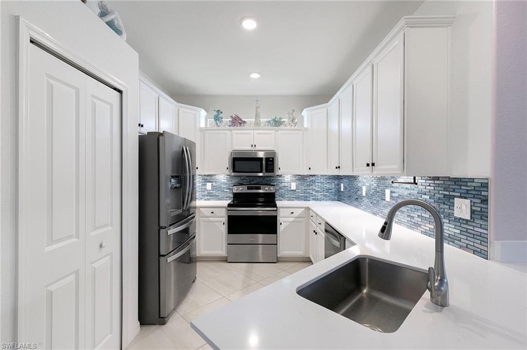 2547 Vine AVE photo 12 of 47