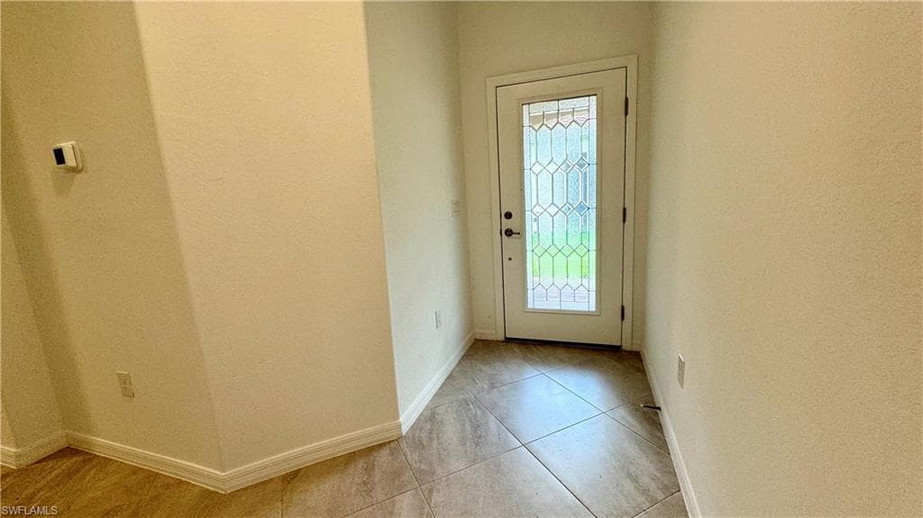 2066 Tamarron LN photo 5 of 31