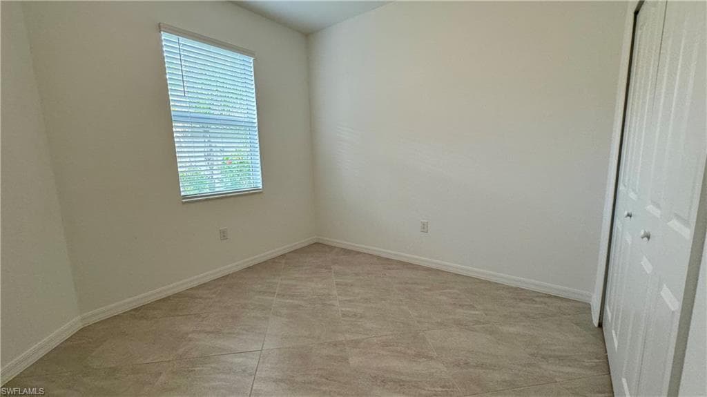 2066 Tamarron LN photo 14 of 31