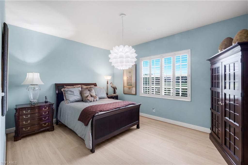 MASTER SUITE W/LAKE VIEW