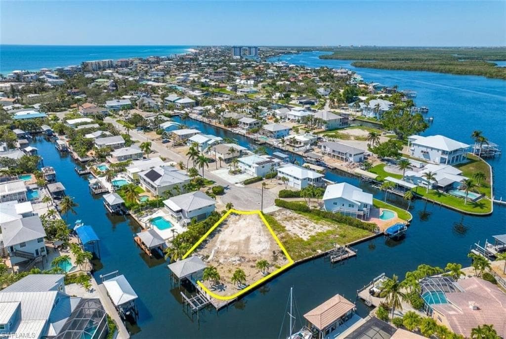 Waterfront parcel with direct canal frontage - Virtually Edited Image