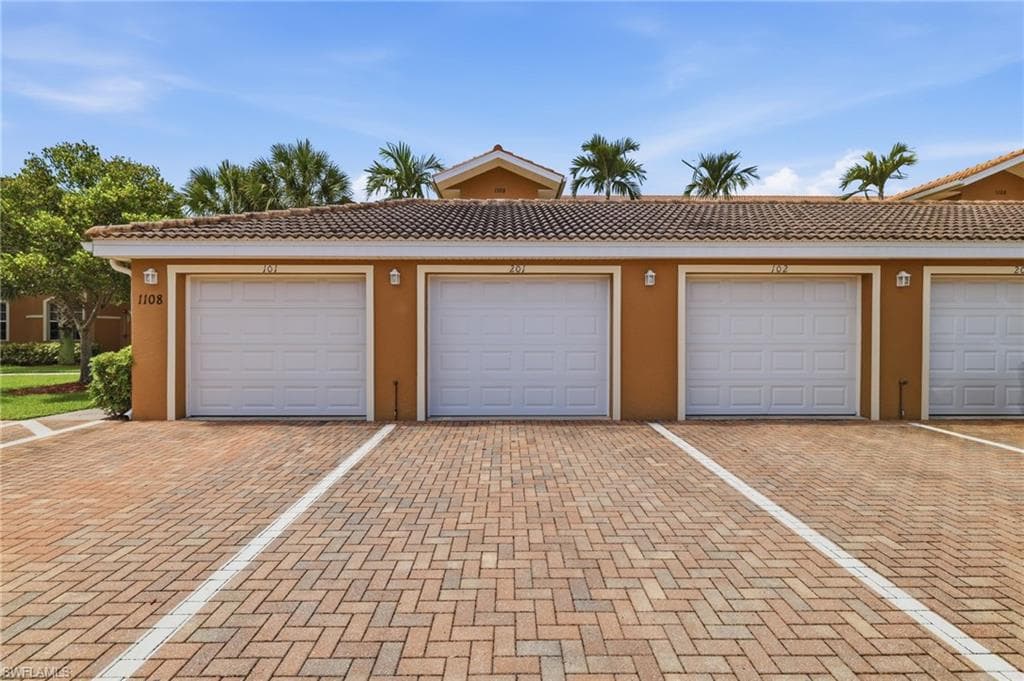 1108 Winding Pines CIR 201 photo 22 of 38
