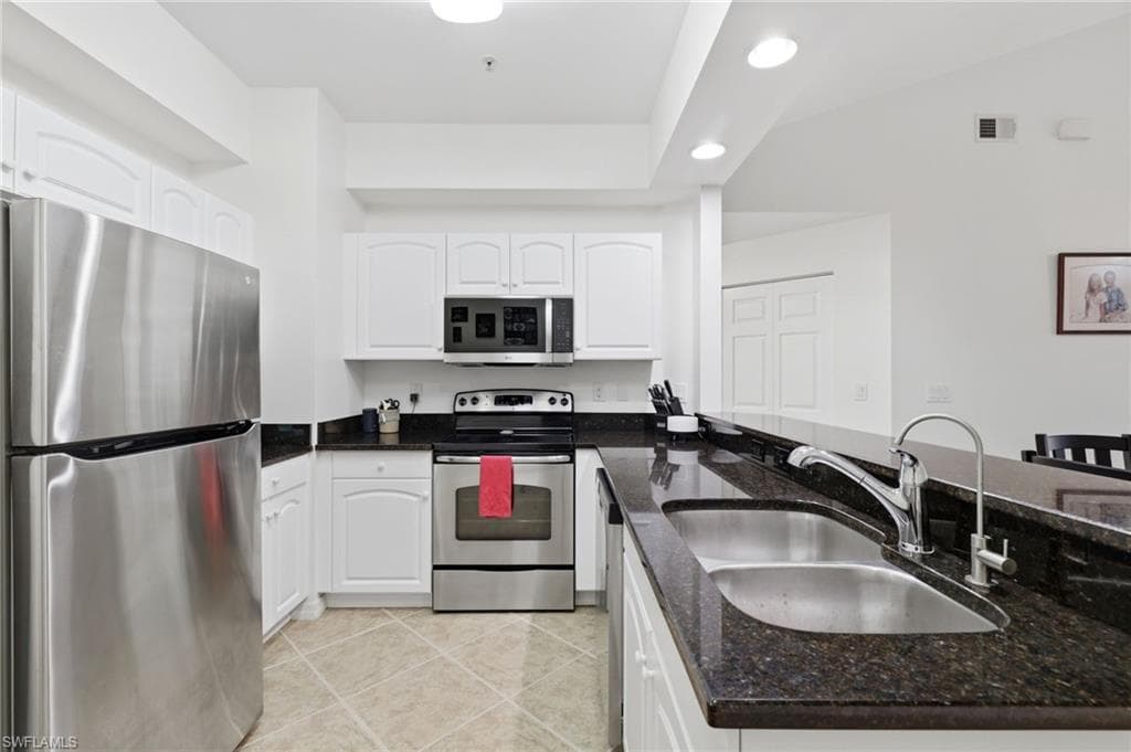 1108 Winding Pines CIR 201 photo 9 of 38