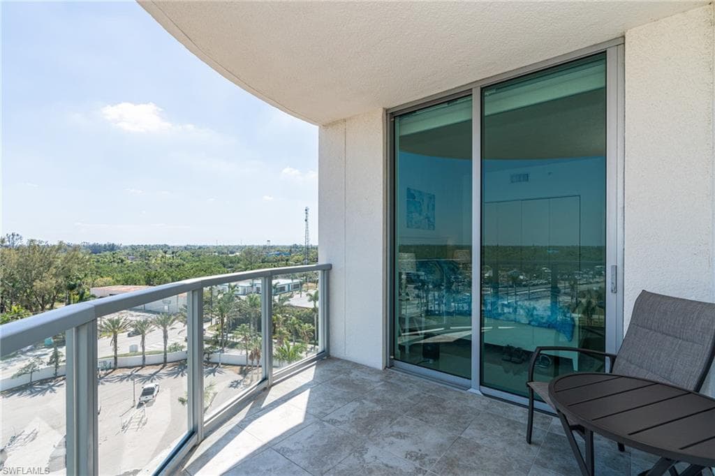 guest bedrooms balcony