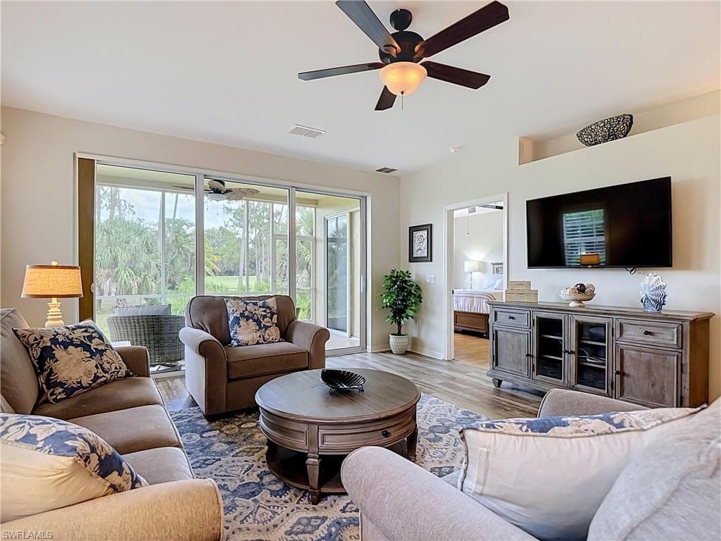 20071 Seagrove ST 1001 photo 9 of 48