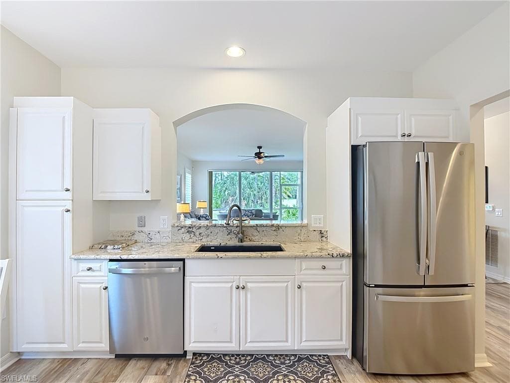 20071 Seagrove ST 1001 photo 14 of 48